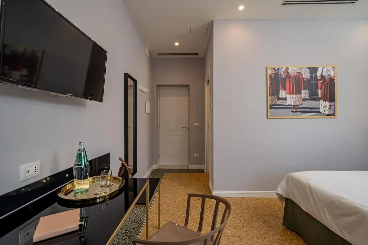 Nue Suites Sassari 0*,  Italy